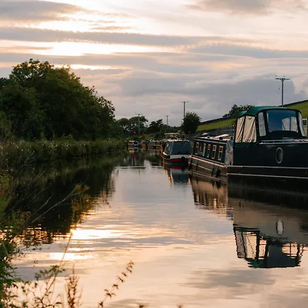 בית נופש Broughton Grove - Skipton, Pet Friendly, Canal Access סקיפטון