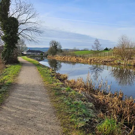 Broughton Grove - Skipton, Pet Friendly, Canal Access